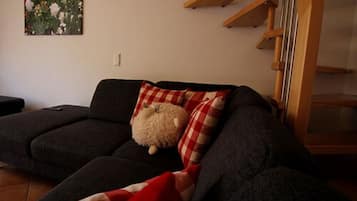 Condo família, 2 quartos, para não fumantes, sacada | Área de estar | TV de tela plana, mesa de pingue-pongue