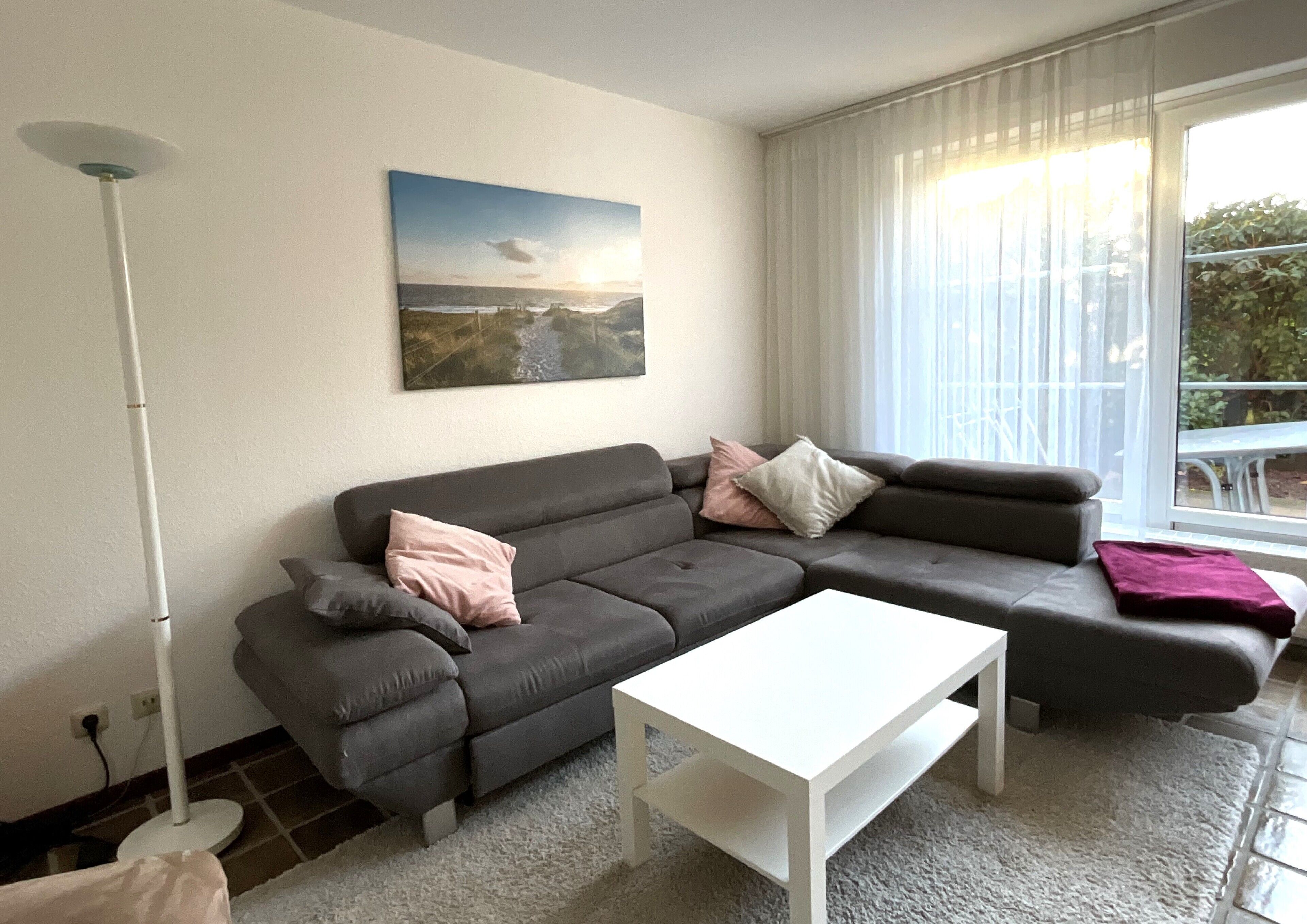 Télévision à écran plat, lecteur de DVD, chaîne hi-fi