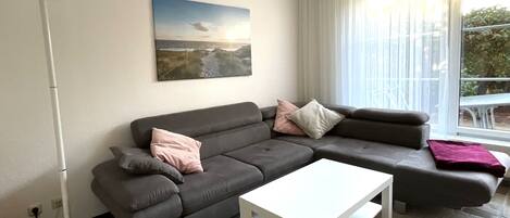 Téléviseur à écran plat, lecteur de DVD, chaßne audio