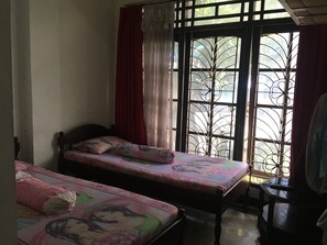 Standard Twin Room - Hotel Matahari (Surakarta)