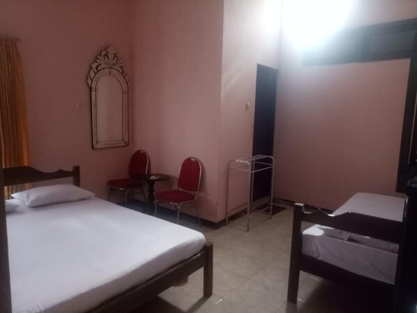 Room - Hotel Matahari (Surakarta)
