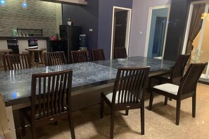 غرفة لتناول الطعام