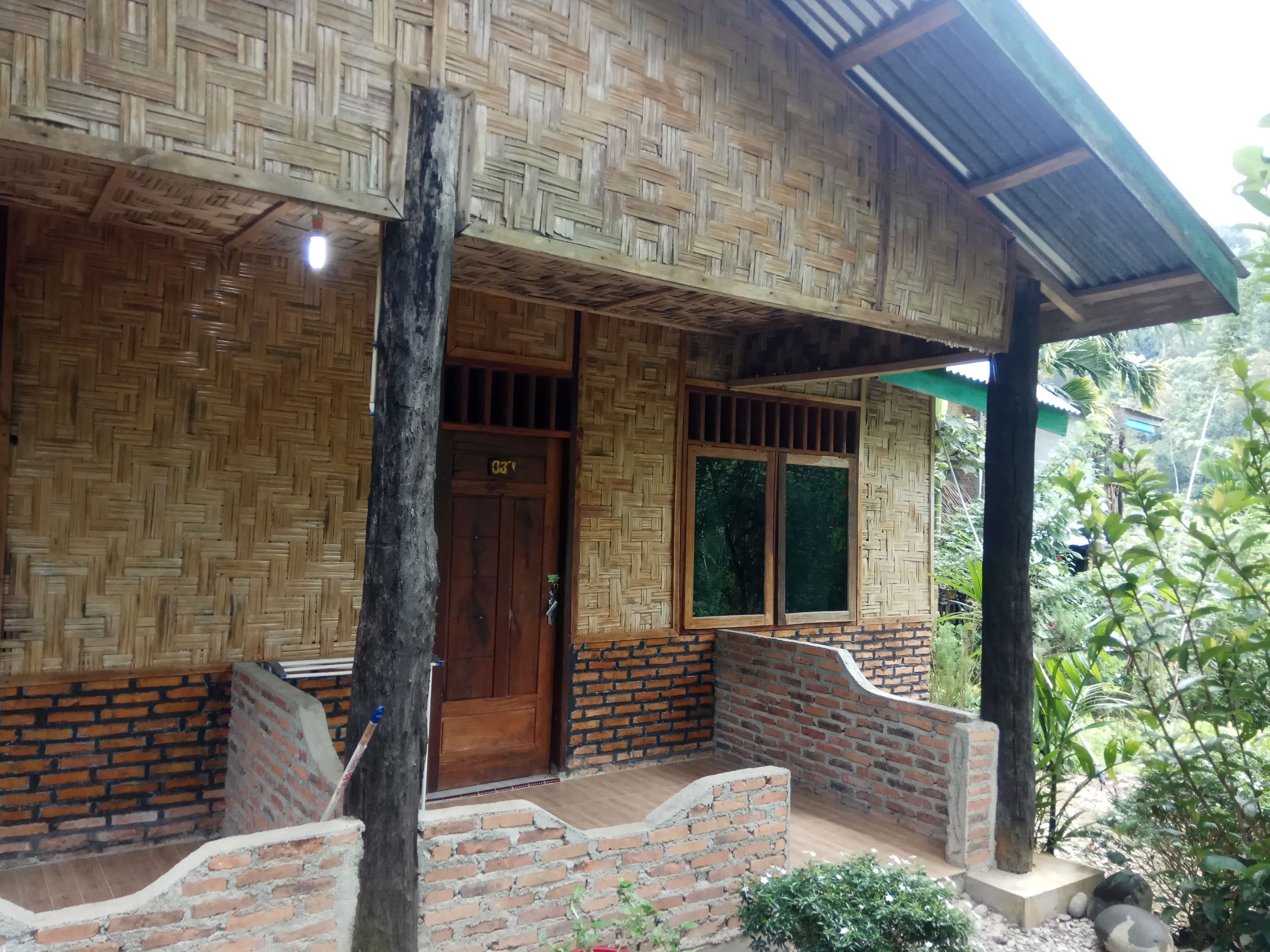 标准房 (River Side) | 办公桌