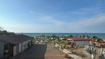 Familien-Vierbettzimmer, Meerblick (1) | Terrasse/Patio