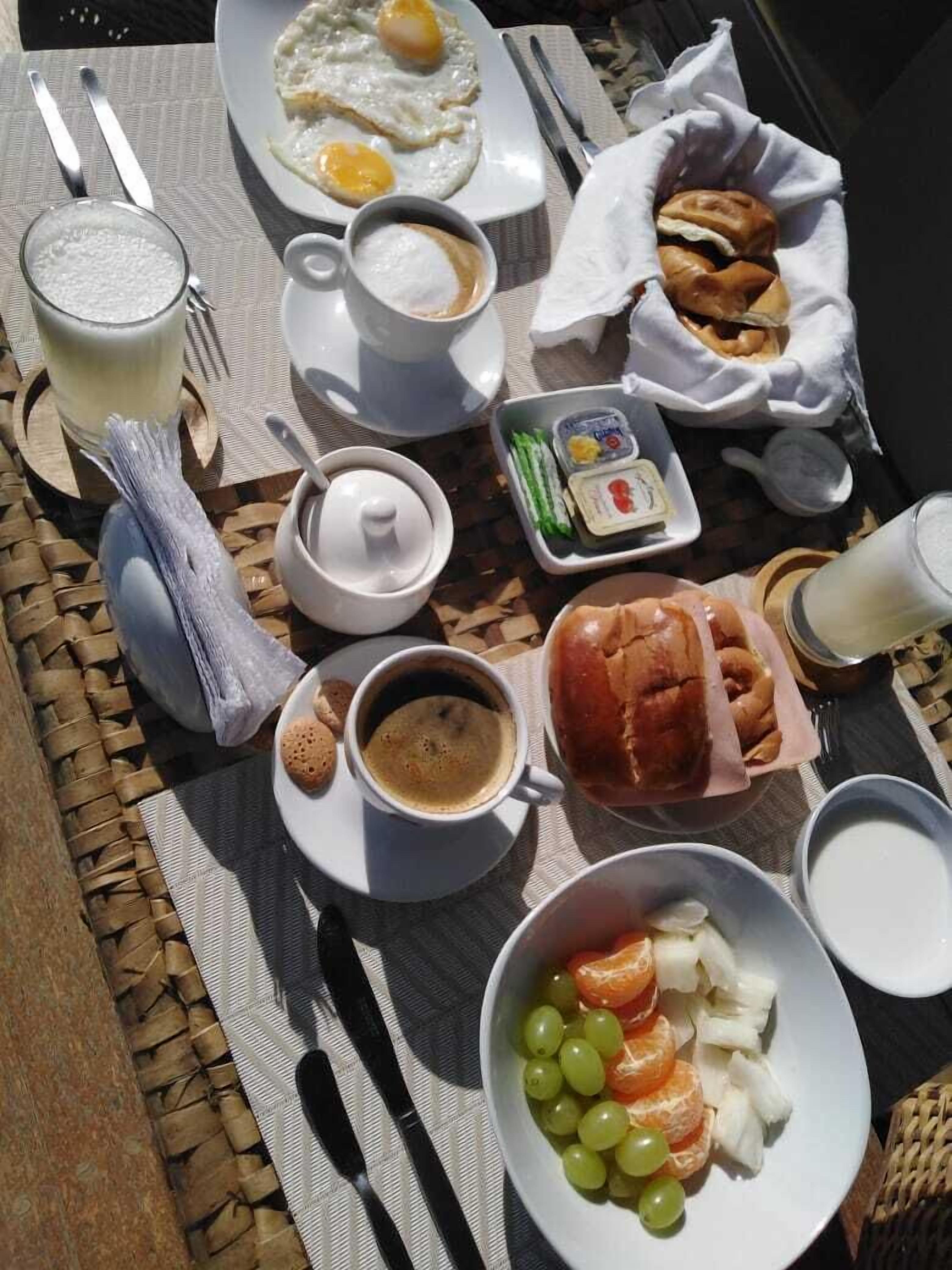 free daily full breakfast