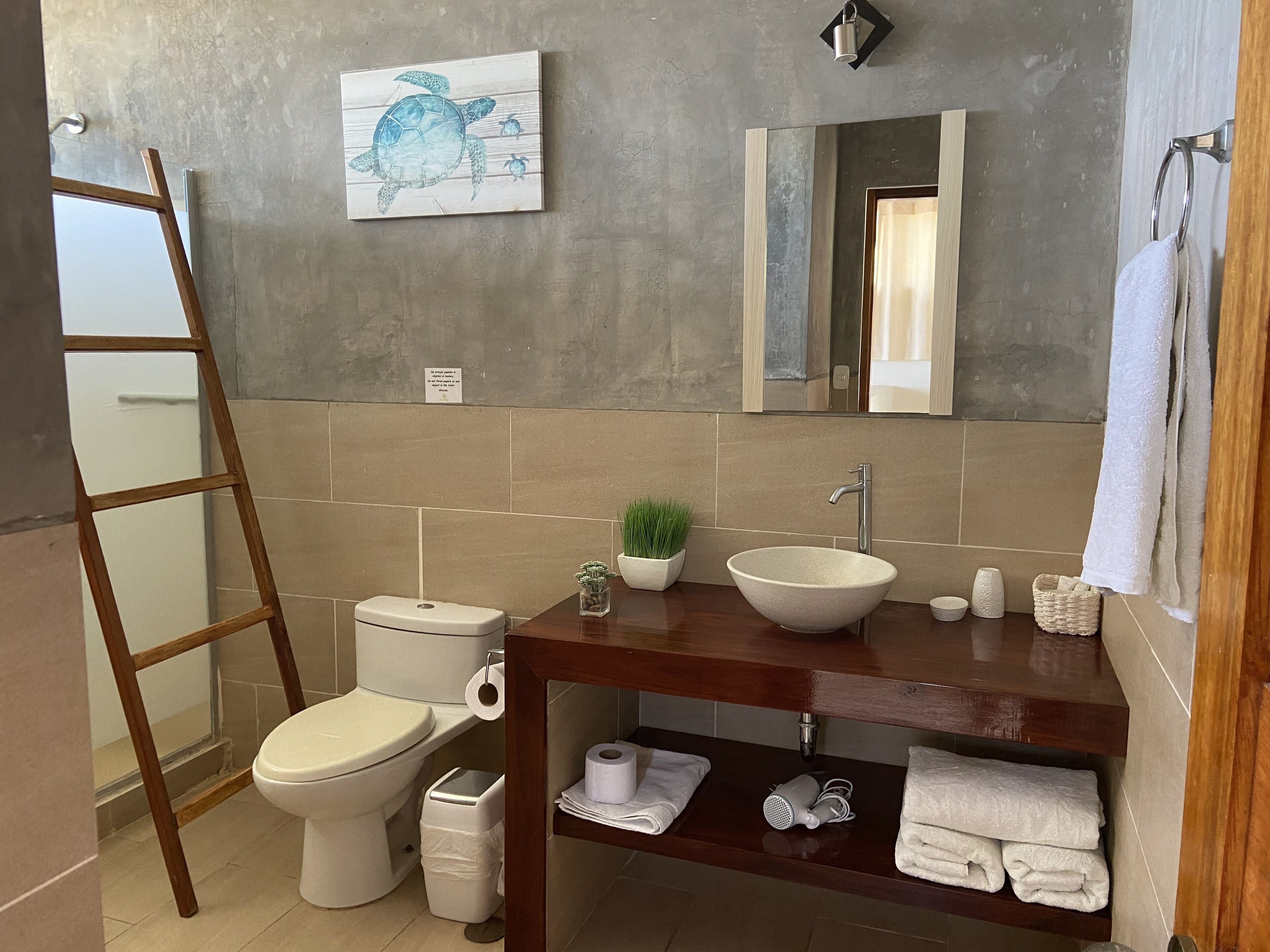 family quadruple room, sea view (1) | bathroom | shower, free toiletries, towels