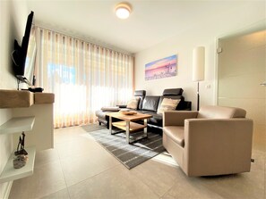 Fernseher, Kamin, DVD-Player, Stereoanlage