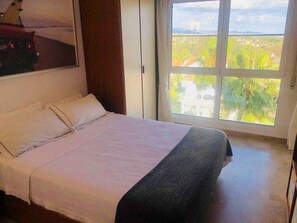 2 slaapkamers, een strijkplank/strijkijzer, gratis wifi, beddengoed