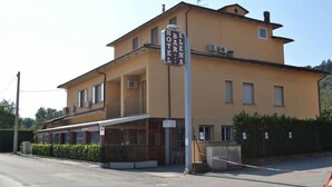 A two-story hotel with a sign reading "Hotel Elena." - Albergo Elena (Pianoro)