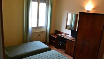 Doppel- oder Zweibettzimmer | Minibar, schallisolierte Zimmer, kostenloses WLAN, Bettwäsche