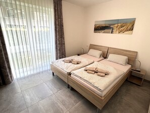 2 Schlafzimmer, Schreibtisch, Reisekinderbett, kostenloses WLAN