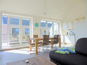 Flachbildfernseher, Kamin, Stereoanlage