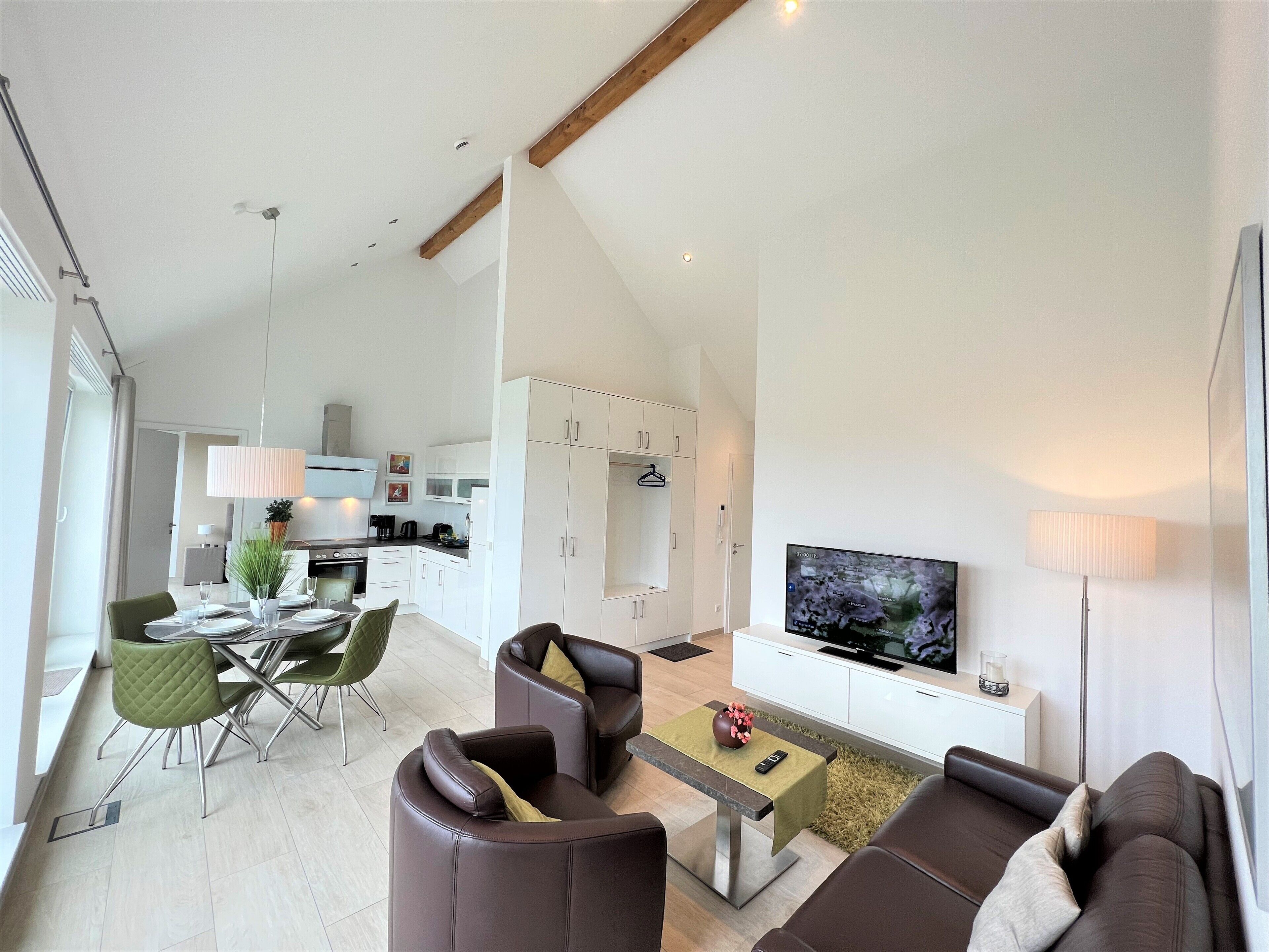 Fernseher, Stereoanlage