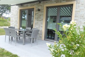 تناول الطعام بالخارج