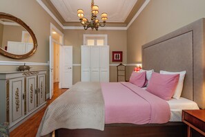 2 bedrooms, desk, iron/ironing board, travel crib