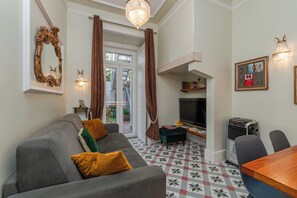 TV - Lisbon Garden Retreat - Lisbon center - new to Vrbo (Lisboa)