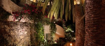 Castillo Moro. 10 Bedroom, 8 Bathroom, 3 Kitchen, Terrace, Garden, Seminaroom.