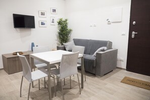 Apartment, 1 Schlafzimmer | Essbereich im Zimmer