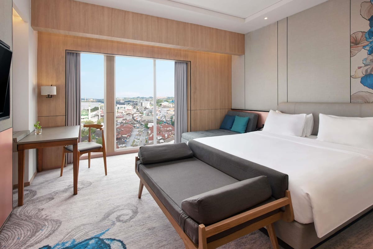 Quarto luxo, 1 cama King | Cofres nos quartos, escrivaninha, espaço de trabalho para notebook
