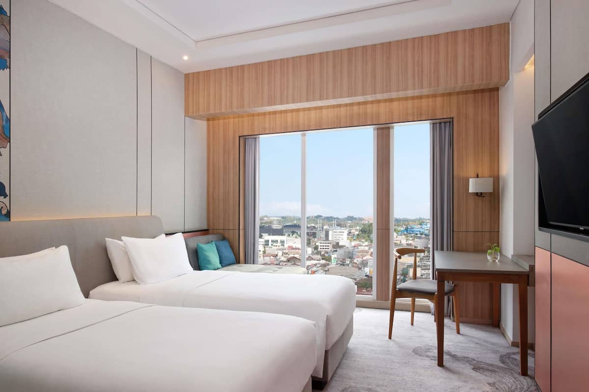 Quarto superior, 2 camas de solteiro | Cofres nos quartos, escrivaninha, espaço de trabalho para notebook
