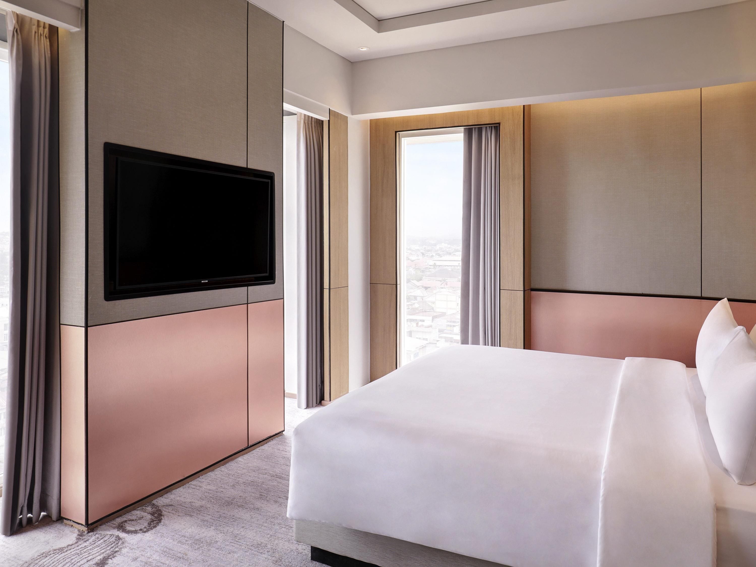 エグゼクティブ スイート キングベッド 1 台 | セーフティボックス (室内)、デスク、ノートパソコン用作業スペース、遮光カーテン