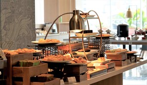 Daily buffet breakfast for a fee