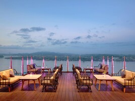 2 restaurants, breakfast, lunch, dinner served; international cuisine
