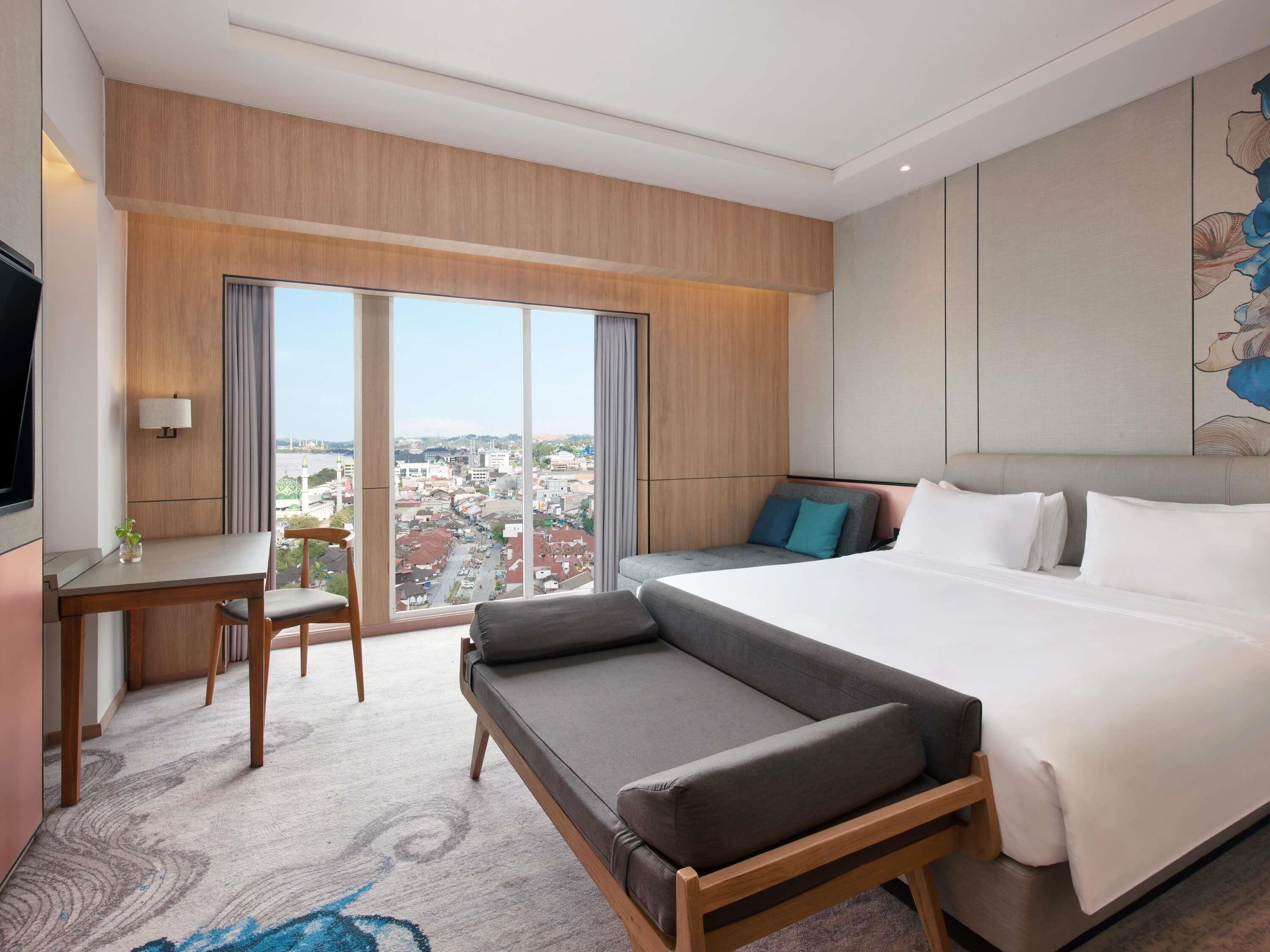 Deluxe Room, 1 King Bed | In-room safe, desk, laptop workspace, blackout drapes