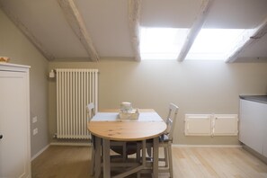 Apartment, 1 Bedroom | In-room dining
