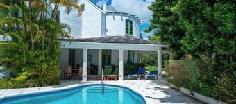 Ekspansiv utsikt over sørkysten shopping og underholdning innen 10 minutters gange.