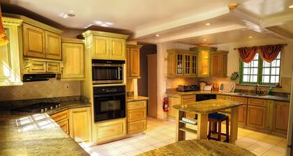 Expansive views of the south coast shopping and entertainment all within 10 min walk.