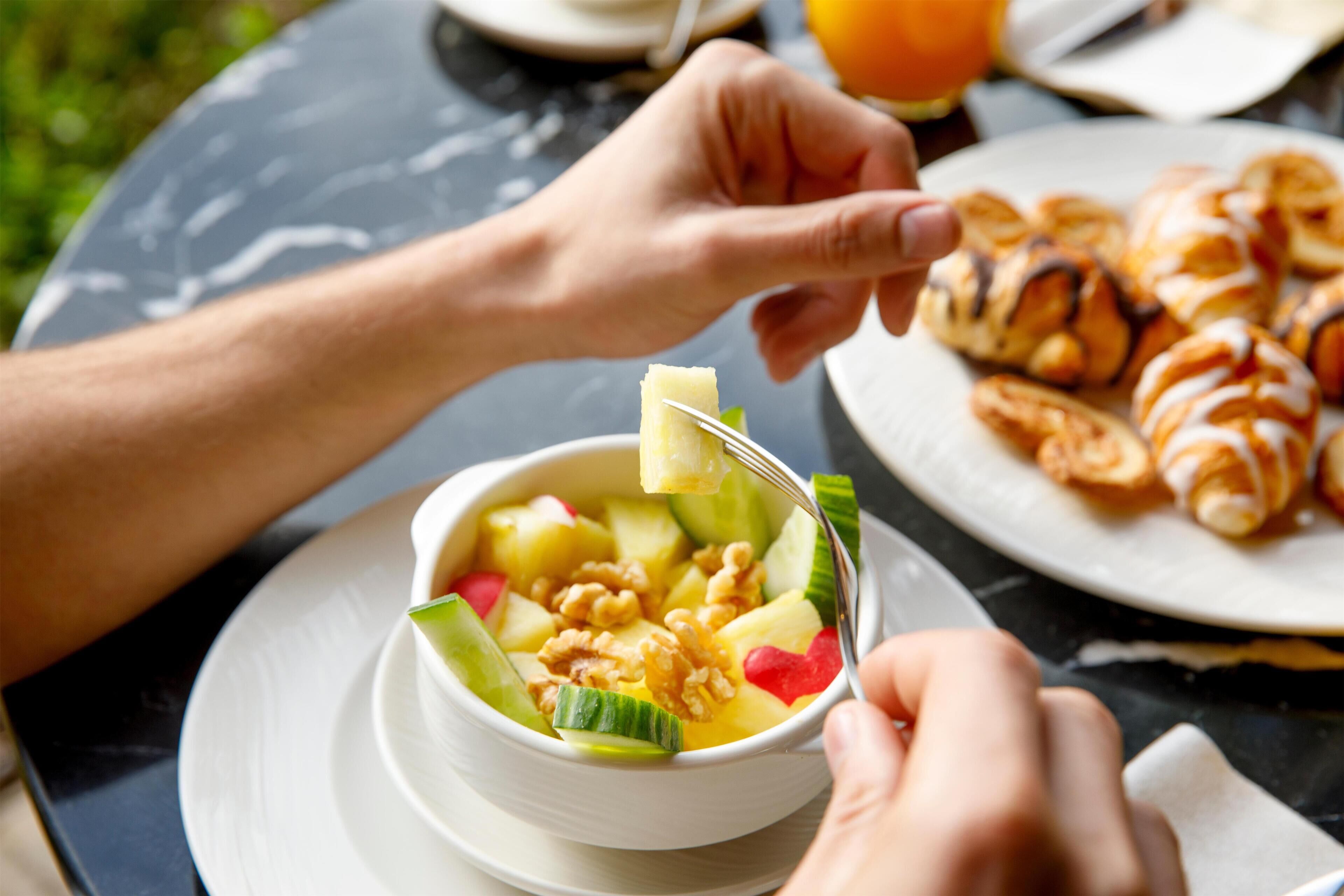 Desayuno buffet diario (EUR 30 por persona)