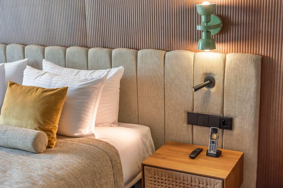 Rom – standard, balkong | Sengetøy av topp kvalitet, dundyner, memory foam-senger og minibar