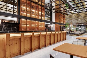 Se sirven desayunos y cenas, junto a la piscina 