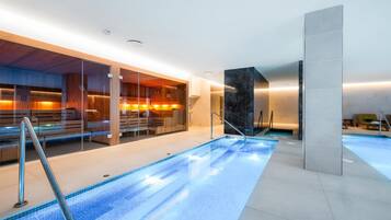 Couples treatment room(s), sauna, hot tub, steam room, massages