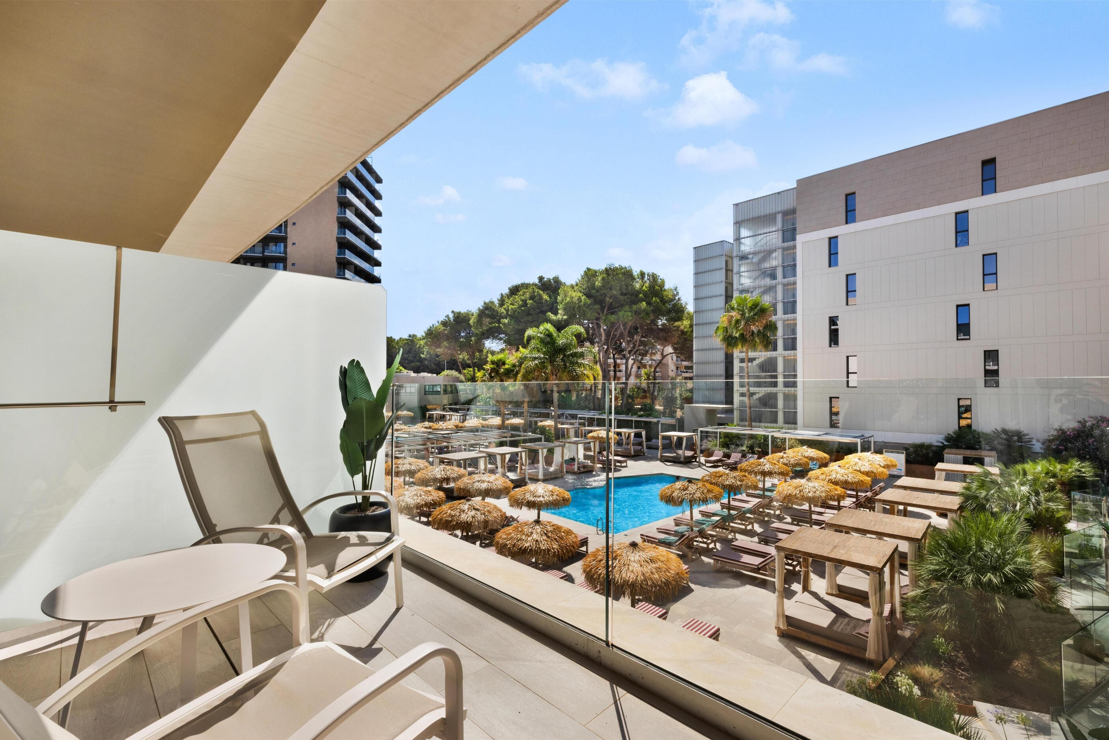 Junior-suite - aircondition - udsigt til pool | Premium-sengetøj, dundyner, senge med madrasser af memory foam, minibar