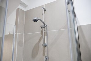 Apartment, 2 Bedrooms | Bathroom shower - Casa Bella Sunday (Bologna)