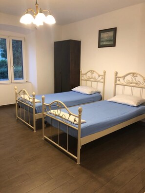 Free WiFi, bed sheets - Rooms Villa Garden - Hostel (Dubrovnik)