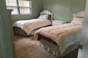 2 chambres, coffres-forts dans les chambres, fer et planche Ă repasser