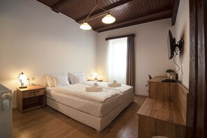 Double Room, Private Bathroom | Individually decorated, individually furnished, desk, soundproofing - Jégverem Fogadó (Sopron)