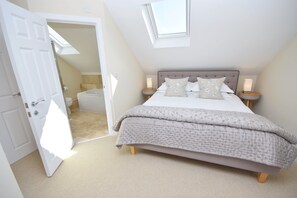 3 slaapkamers, een strijkplank/strijkijzer, wifi, beddengoed