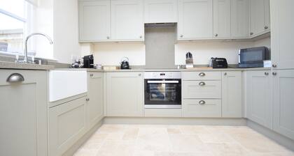 The Parlour , Emsworth - a barn conversion that sleeps 6 guests in 3 bedrooms