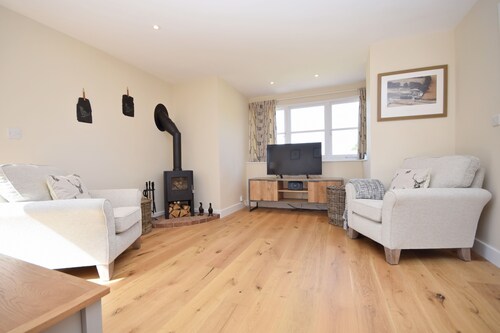 The Parlour , Emsworth  -  a barn conversion that sleeps 6 guests  in 3 bedrooms