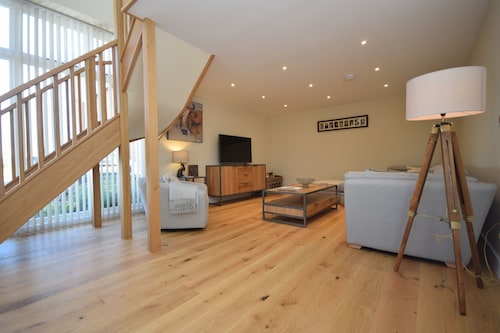 The Dairy , Emsworth - a barn conversion that sleeps 4 guests in 2 bedrooms