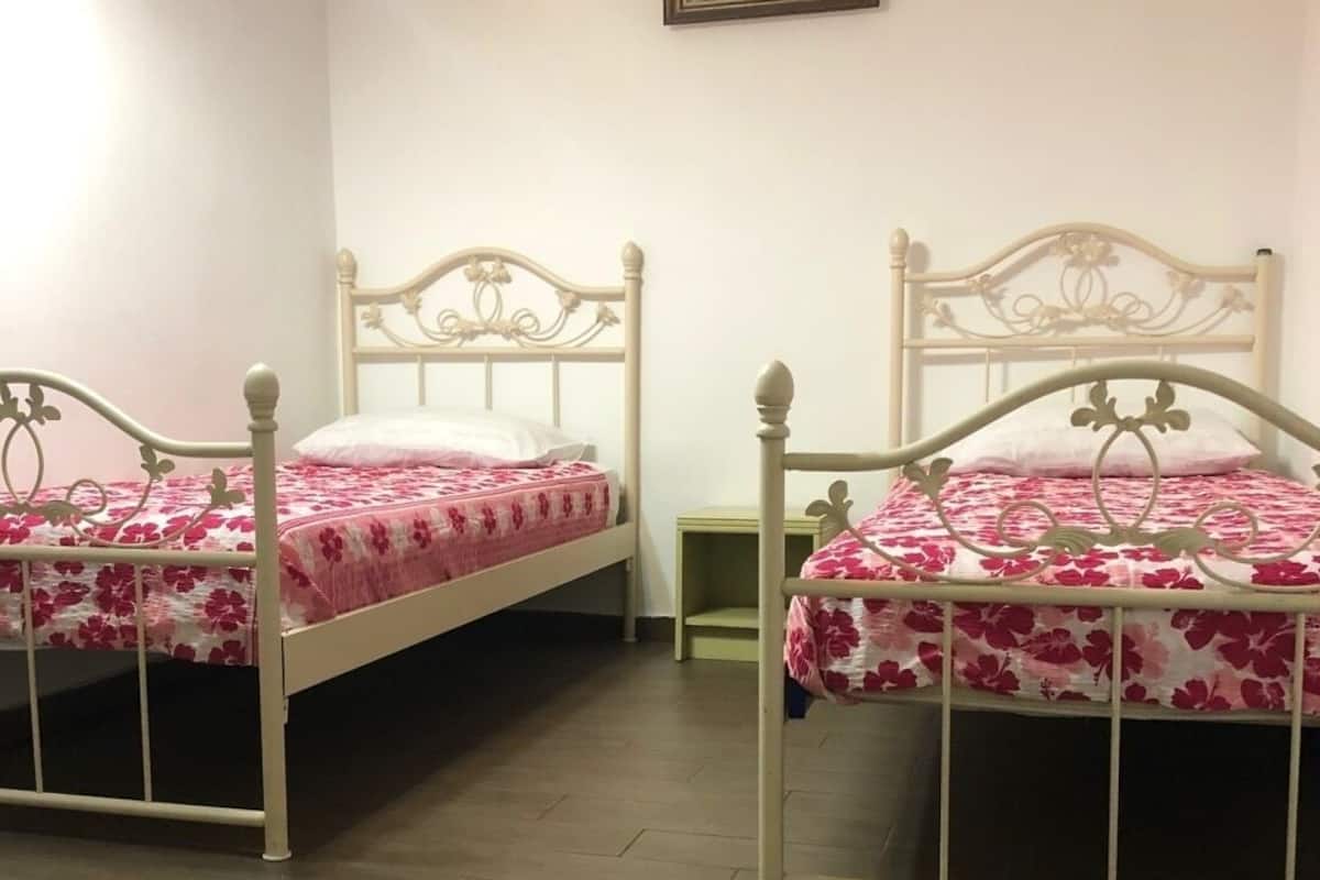 Classic-Doppel- oder -Zweibettzimmer, eigenes Bad | Kostenloses WLAN, Bettwäsche