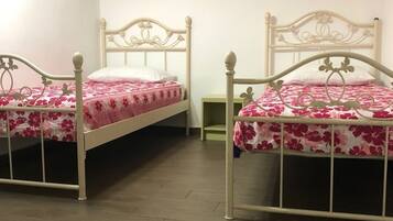 Habitación clásica con 1 cama doble o 2 individuales, baño privado | Wifi gratis y ropa de cama