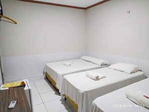 Habitación cuádruple estándar | Minibar y wifi gratis 