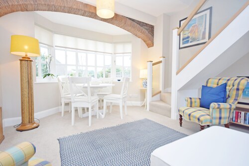 Seagull Cottage - A lovely 2 bedroom cottage that sleeps 4
