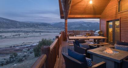 Stunning Cabin w/ Huge Deck & Amazing River Valley Views - WIFI