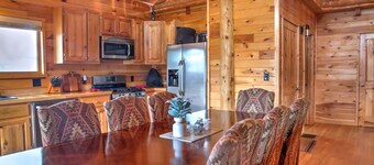 Stunning Cabin w/ Huge Deck & Amazing River Valley Views - WIFI